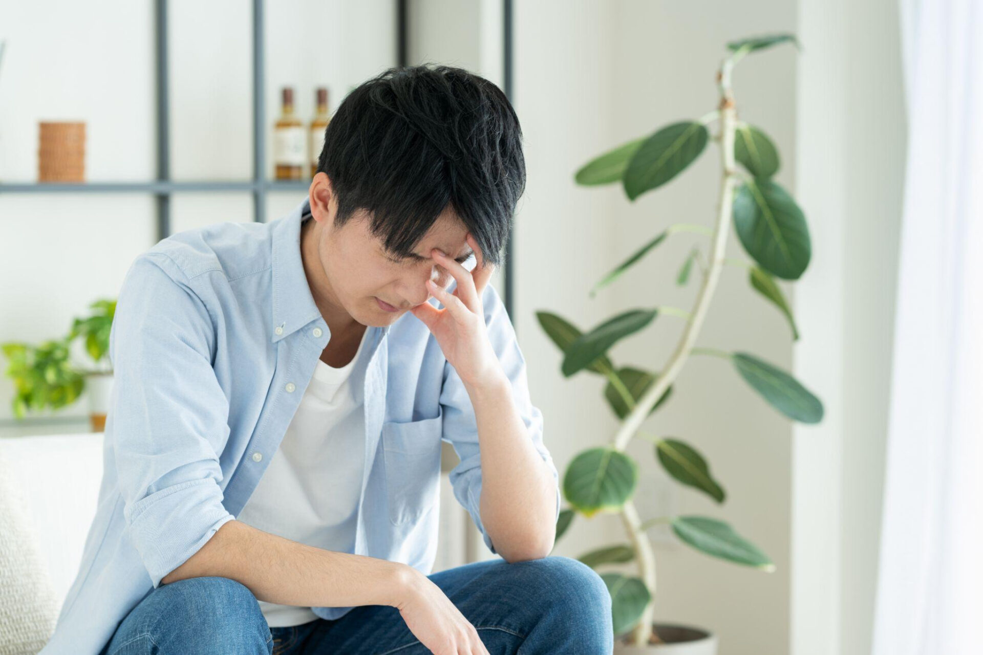 うつ病の人がとる行動とは?注視するべきポイントと対応方法