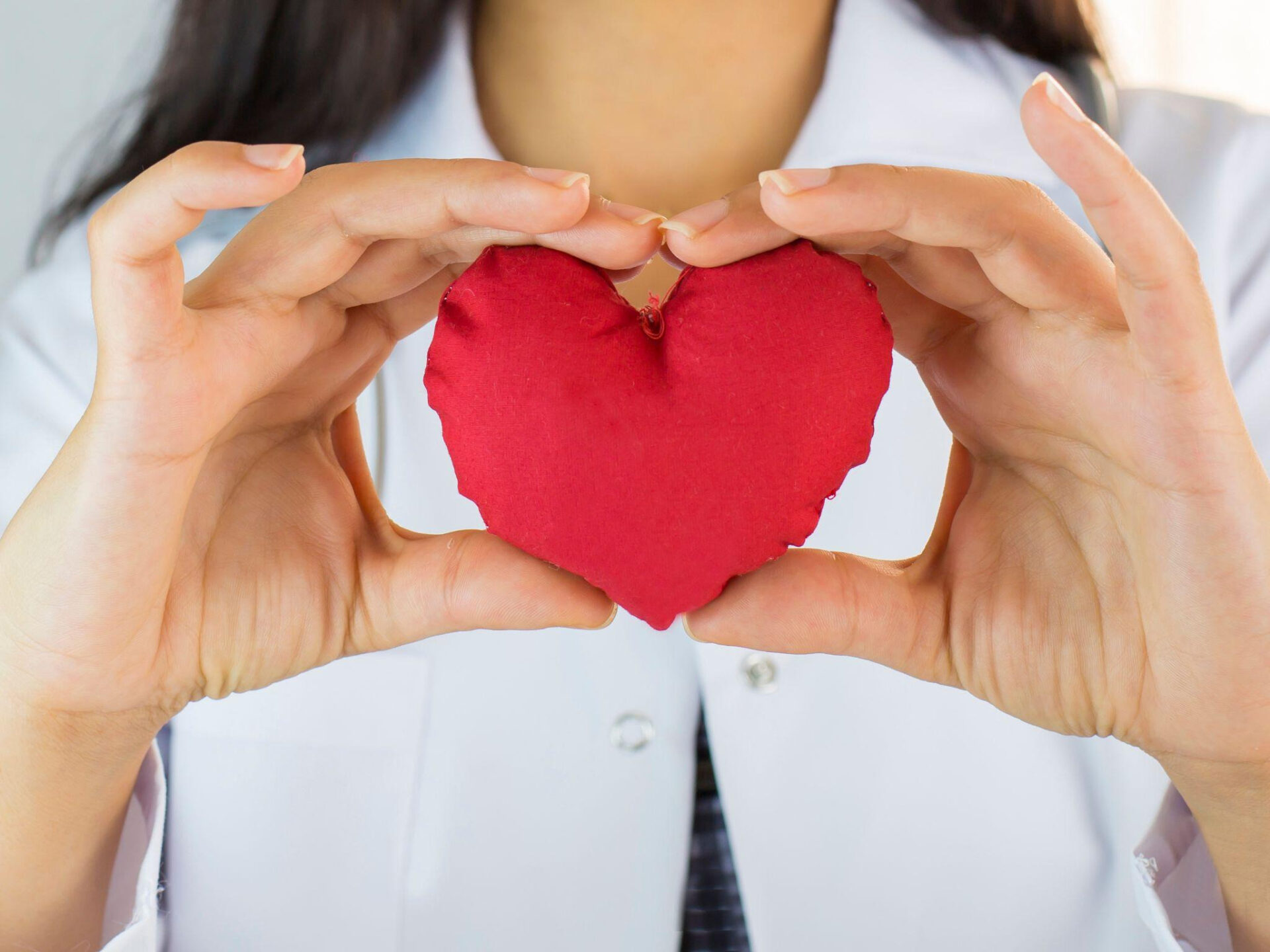 PMSは婦人科と心療内科どっちを受診する？迷った時には症状を考えて